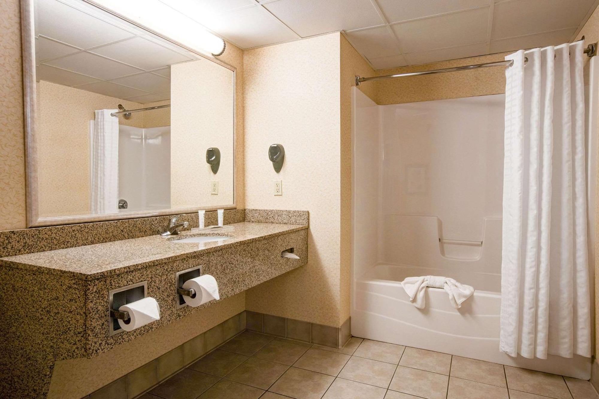 Comfort Inn & Suites St Paul Northeast Vadnais Heights Exterior foto